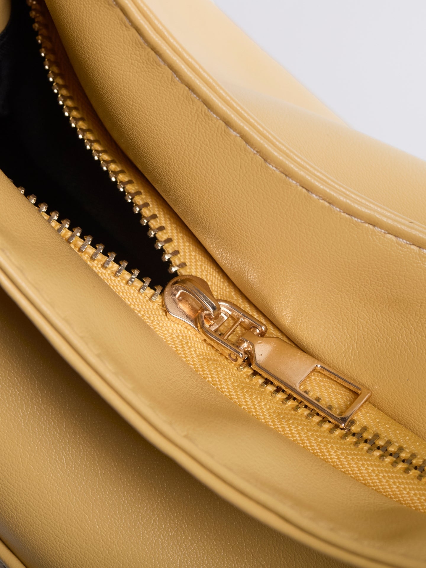 Simple Vegan Hobo Shoulder Bag - Empty Design
