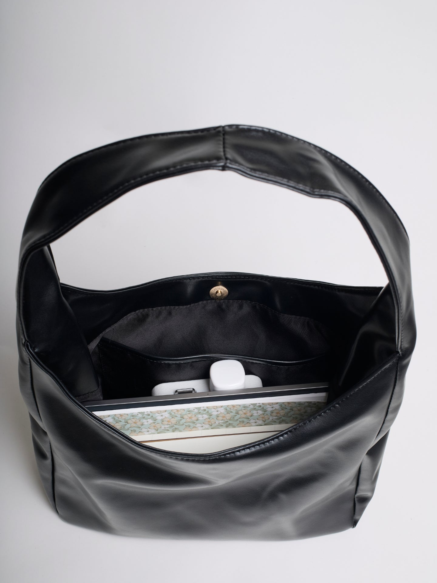 Simple Vegan Hobo Shoulder Bag - Empty Design