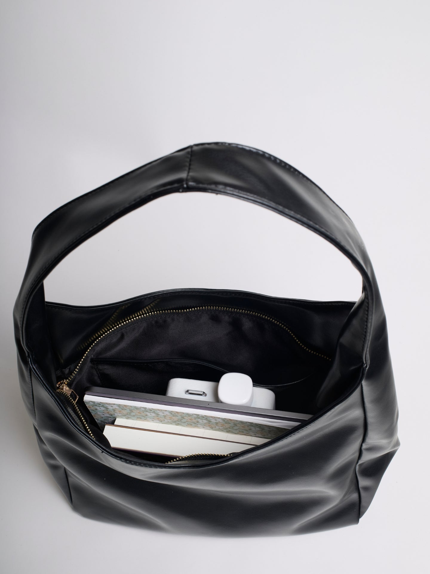 Simple Vegan Hobo Shoulder Bag - Empty Design