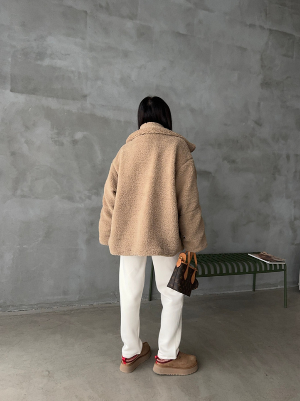 Cozy Oversized Women's Winter Jacket with Zipper and Pockets