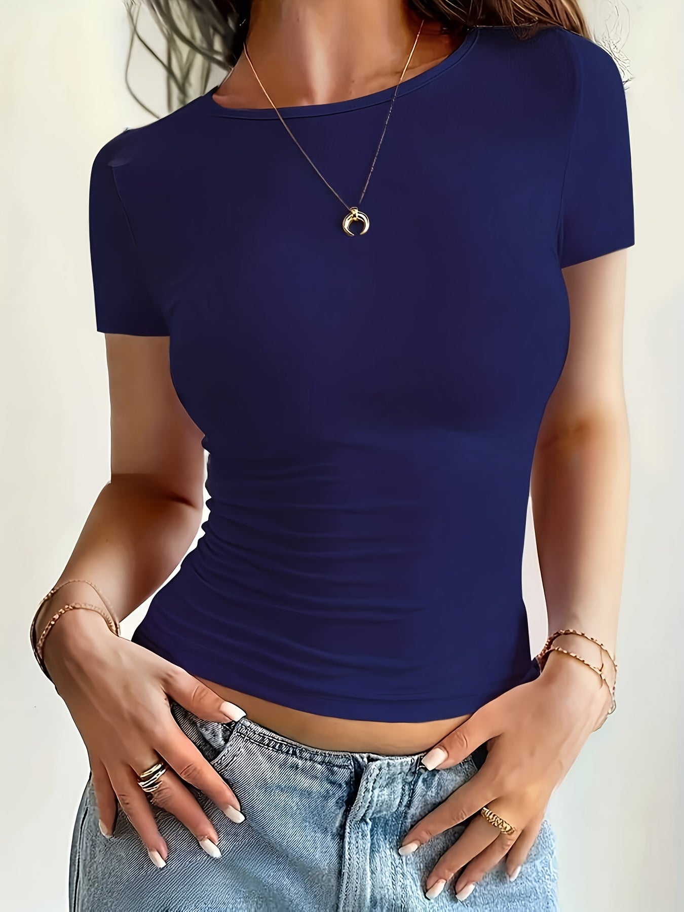 Kyana - Stretchy Fitted Basic Tee
