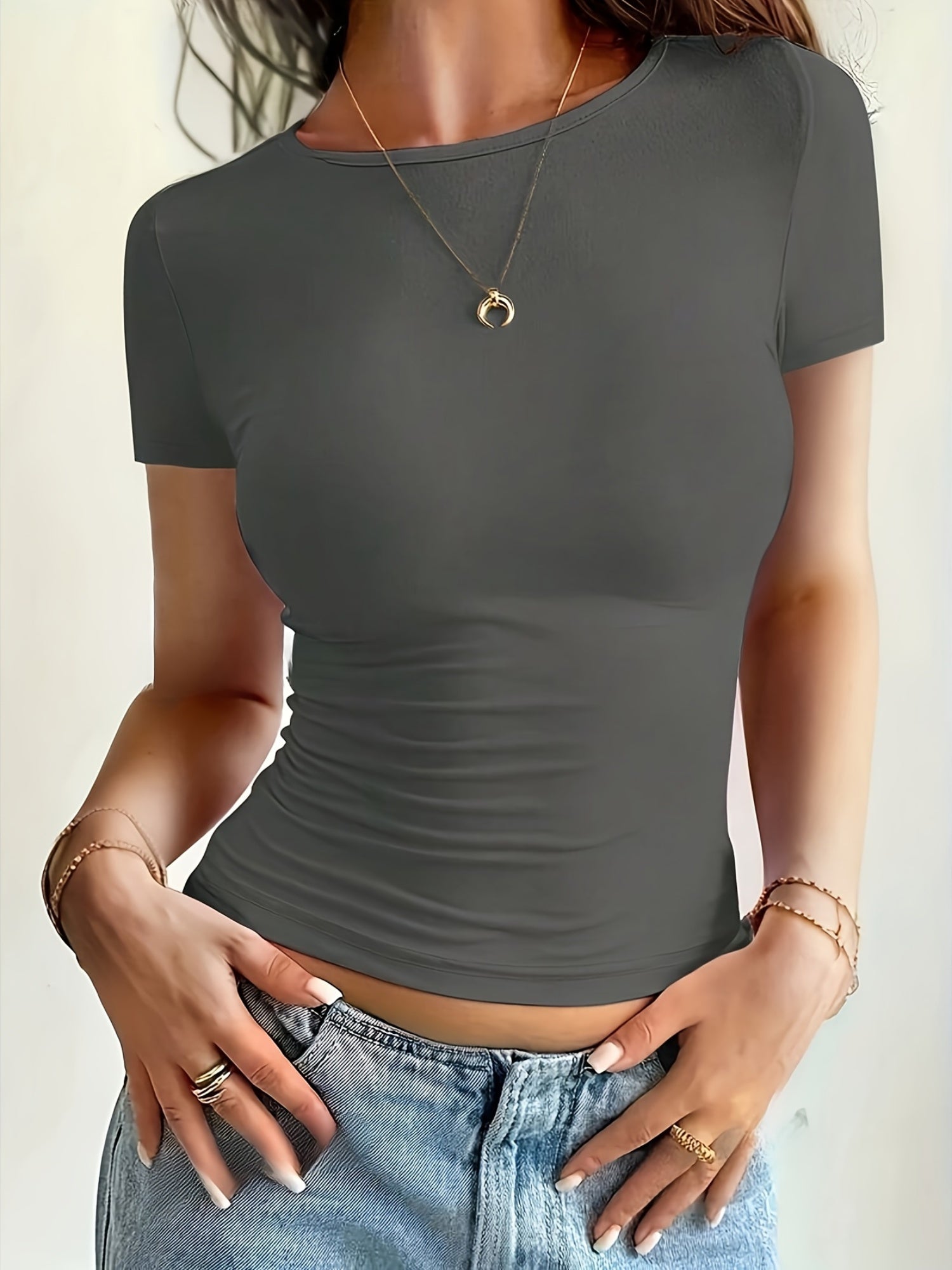 Kyana - Stretchy Fitted Basic Tee