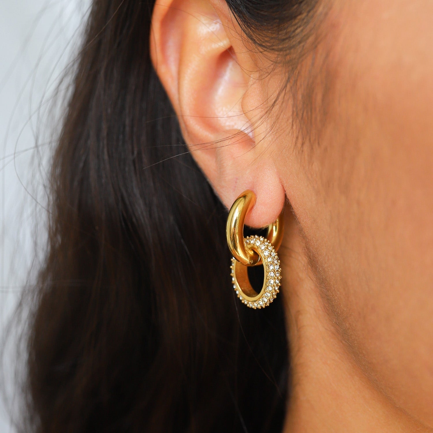 Juul - Elegant Gold Earrings