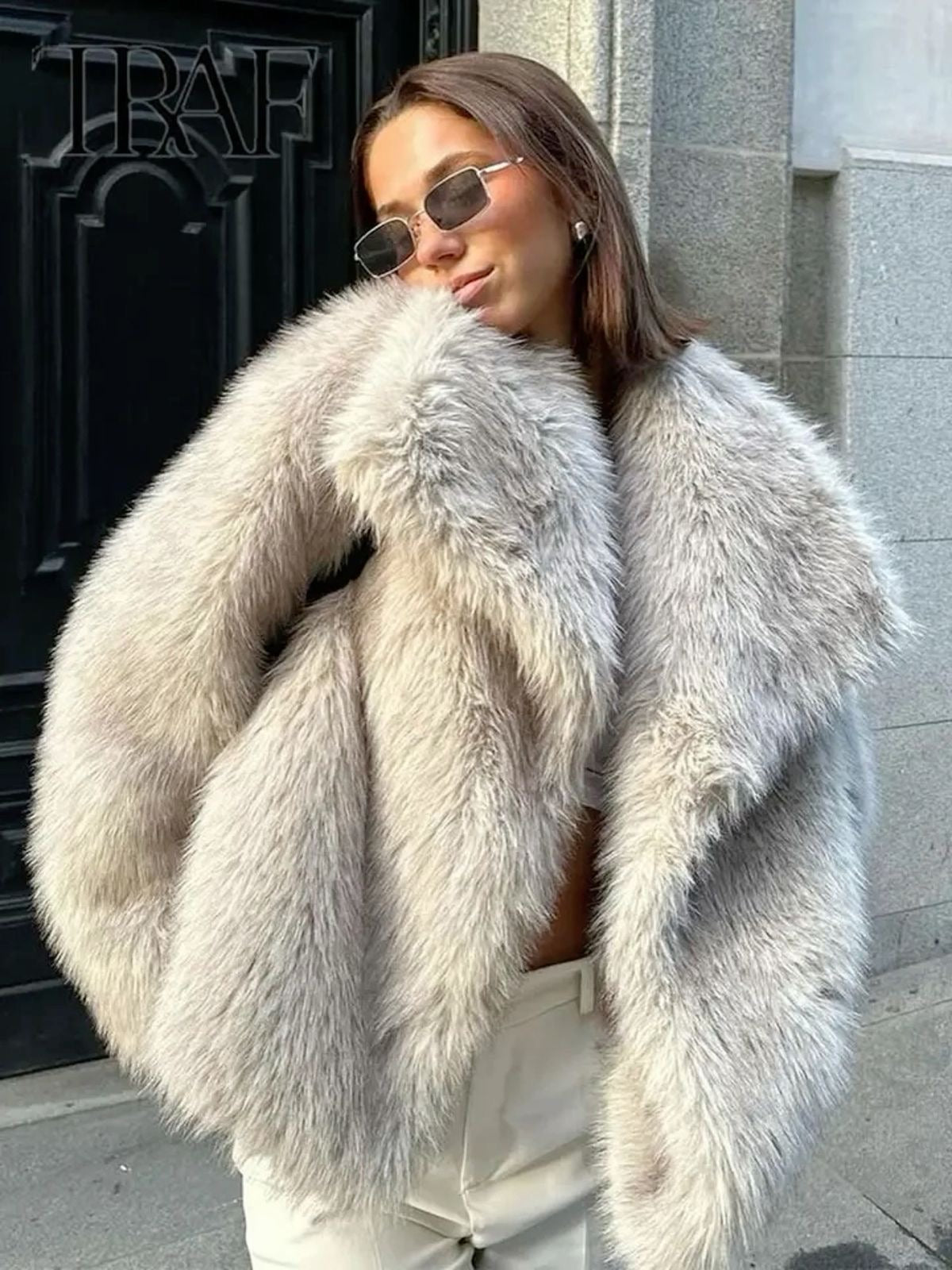 Elegant Faux Fur Women's Coat - Luxuriously Soft and Stylish