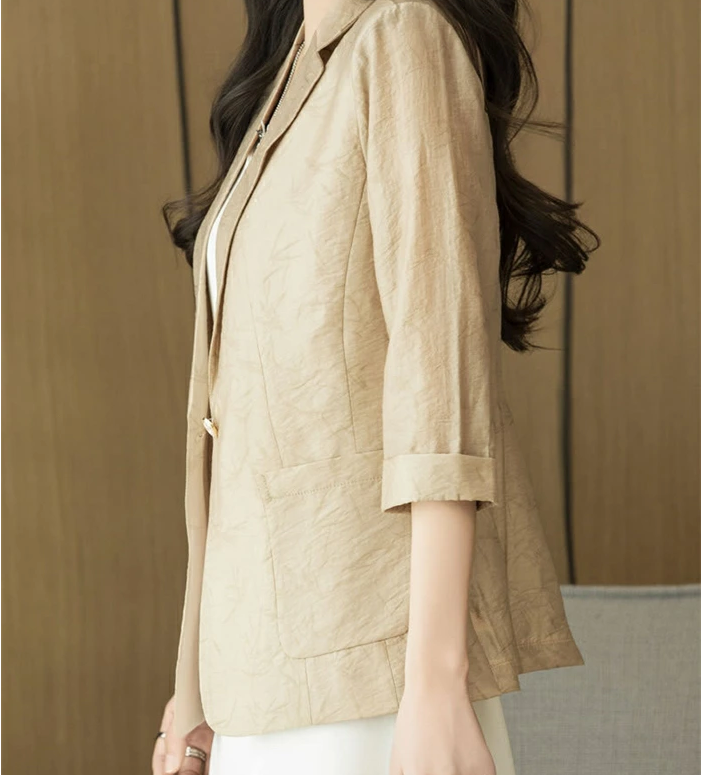 Jinte - Three-Quarter Sleeve Blazer
