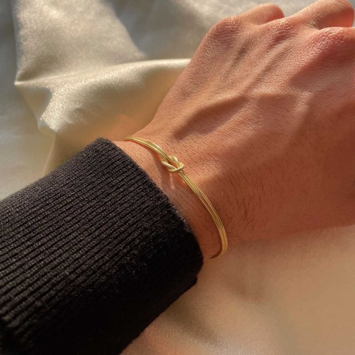 Nova - Heartfelt Love Knot Bracelet
