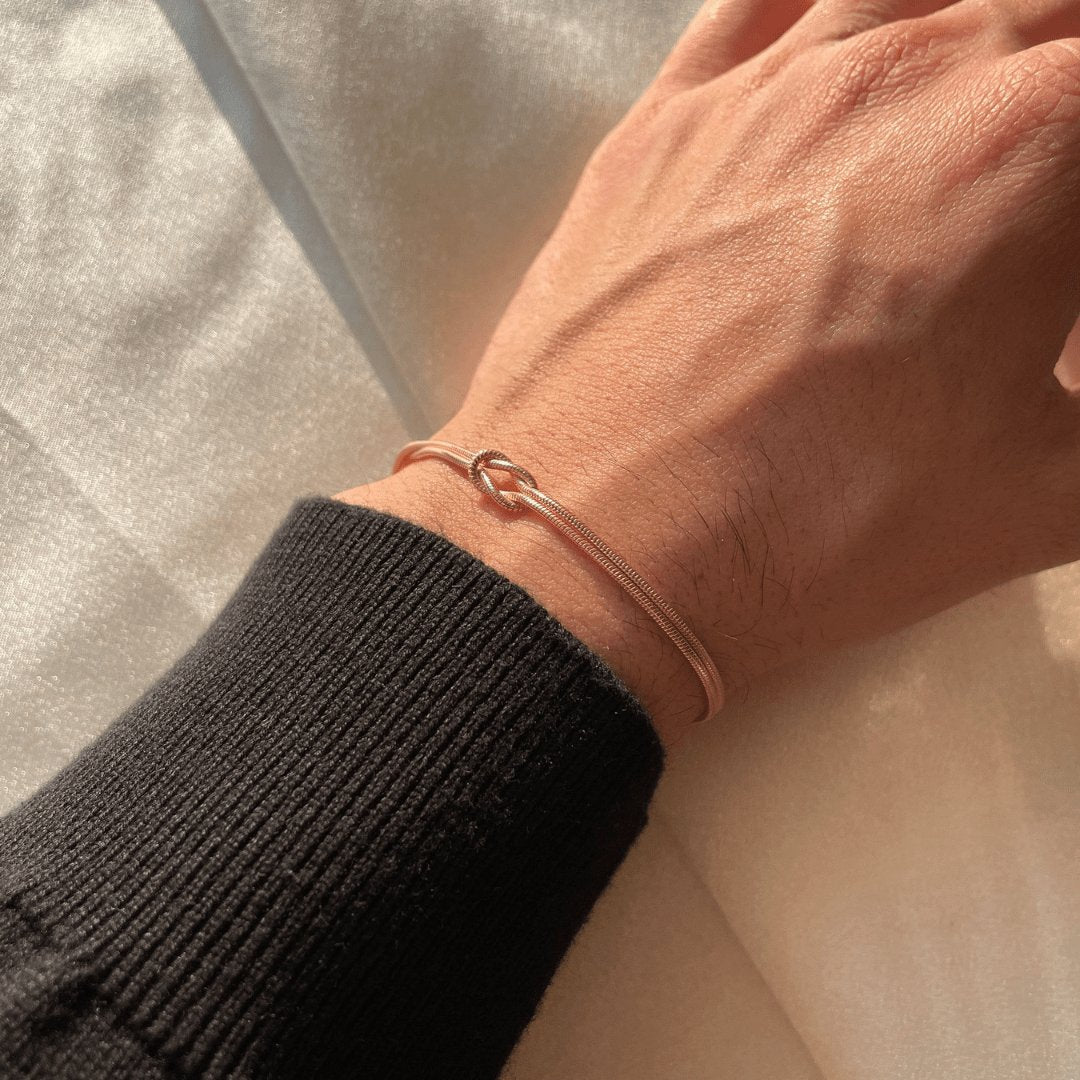 Nova - Heartfelt Love Knot Bracelet