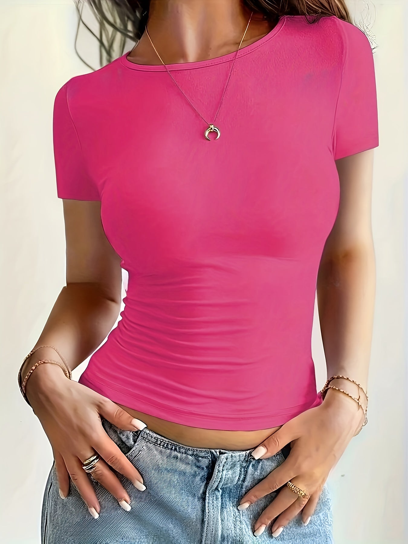 Kyana - Stretchy Fitted Basic Tee
