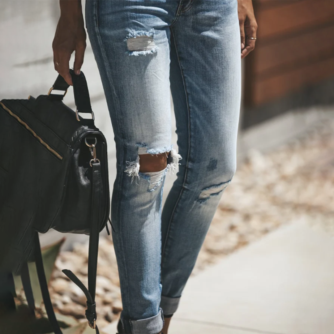 Elif | Trendy Ripped Jeans for a Chic Look
