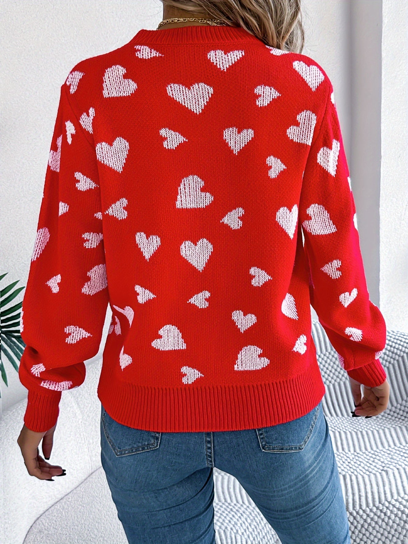 Elin | Stylish Women's Sweater with Round Neck and Heart Design