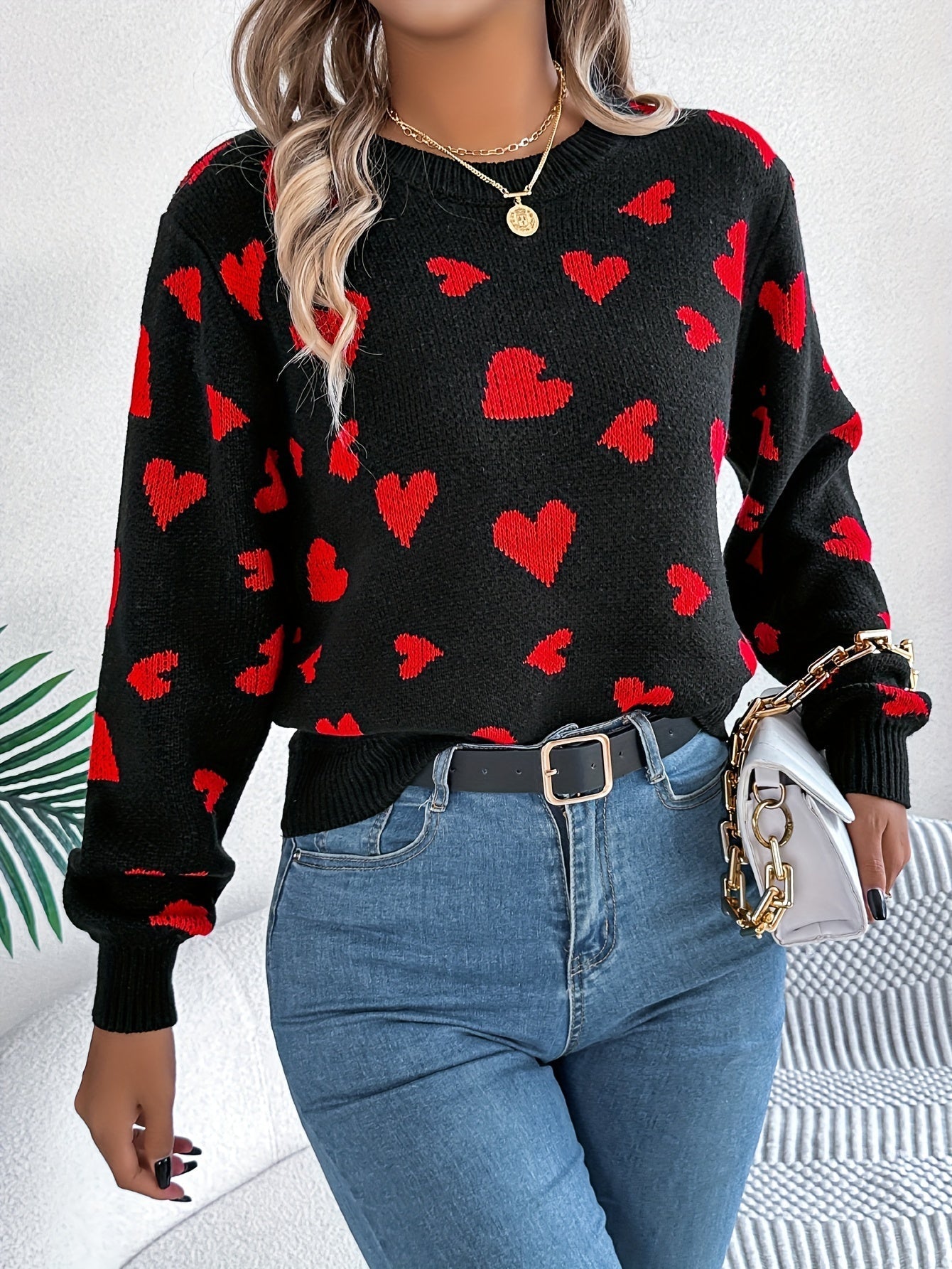 Elin | Stylish Women's Sweater with Round Neck and Heart Design