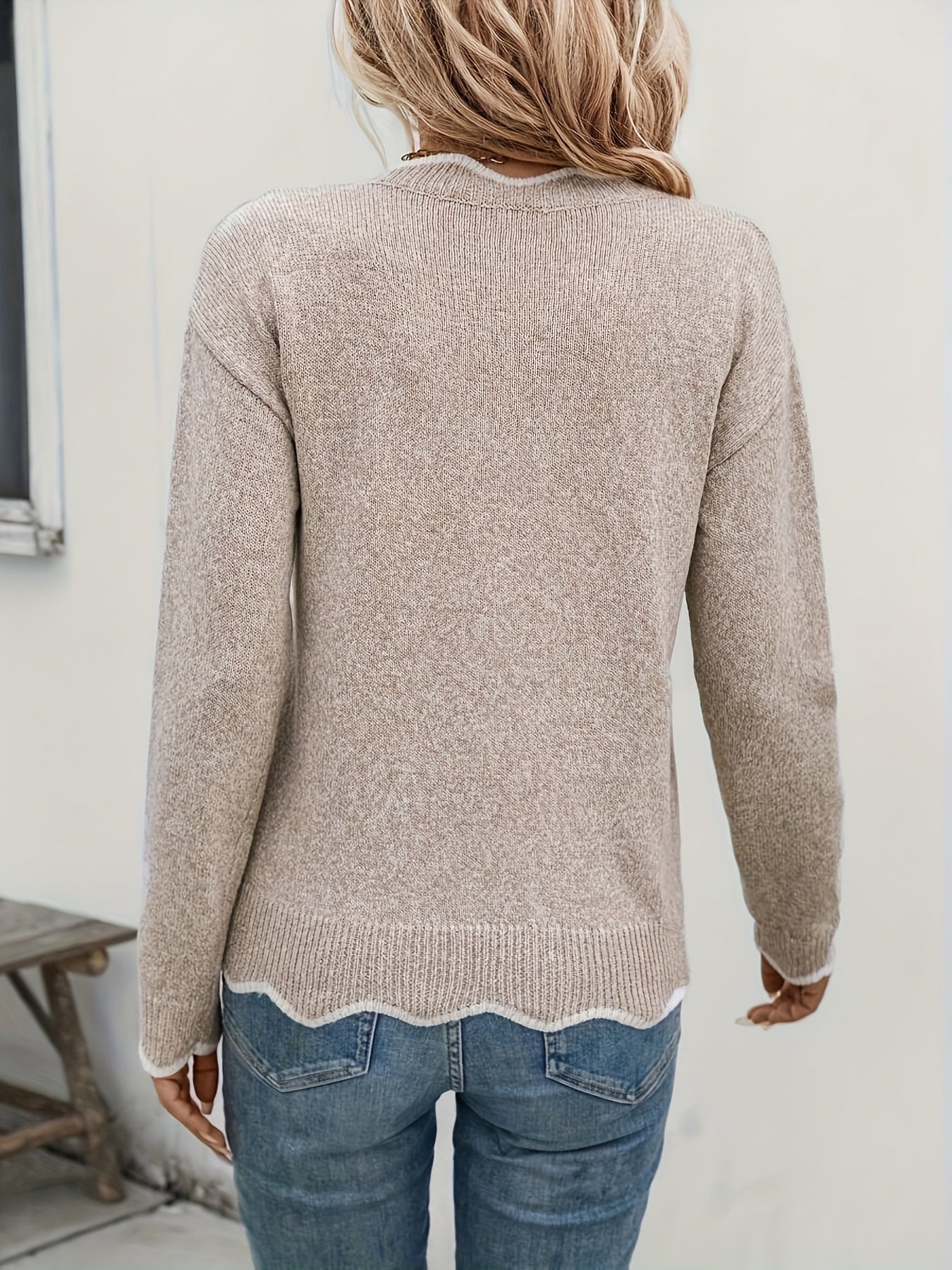 Elin | Chic V-Neck Sweater with Scalloped Accents and Long Sleeves