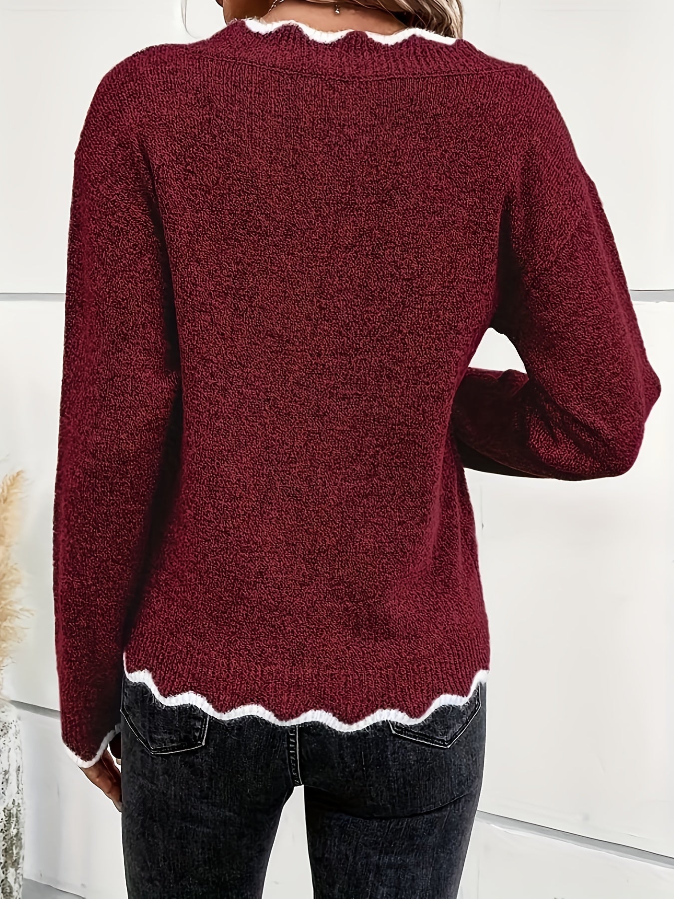Elin | Chic V-Neck Sweater with Scalloped Accents and Long Sleeves