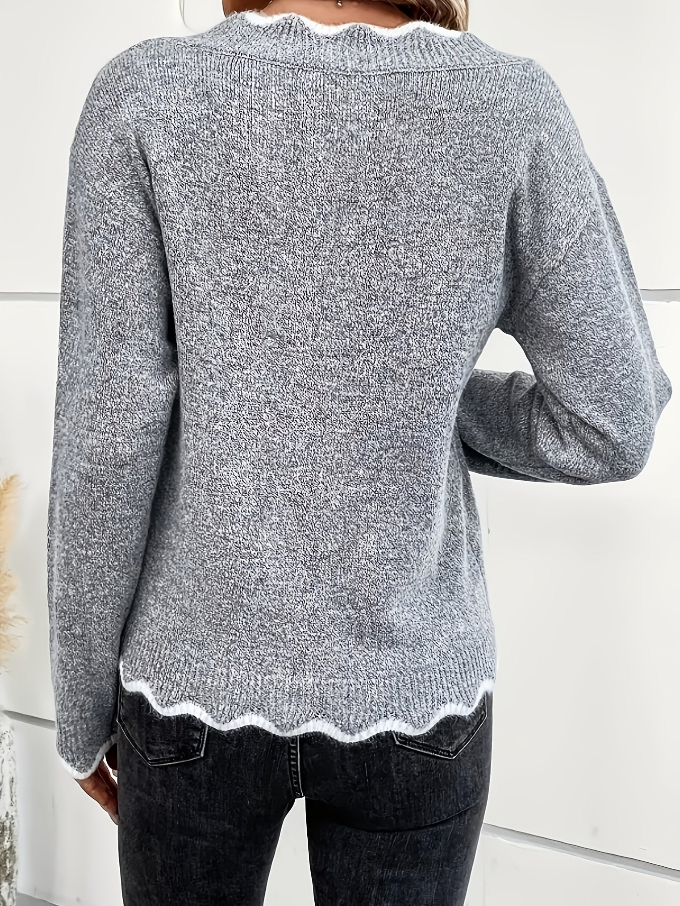 Elin | Chic V-Neck Sweater with Scalloped Accents and Long Sleeves
