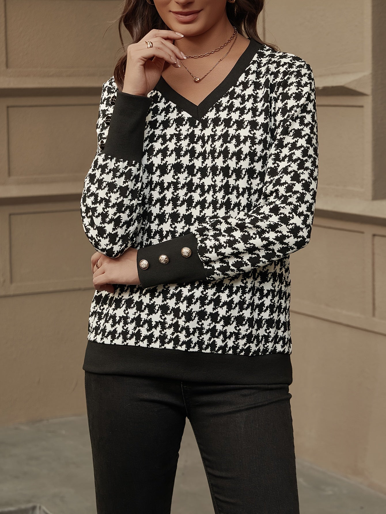 Elise | Chic Houndstooth V-Neck Sweatshirt
