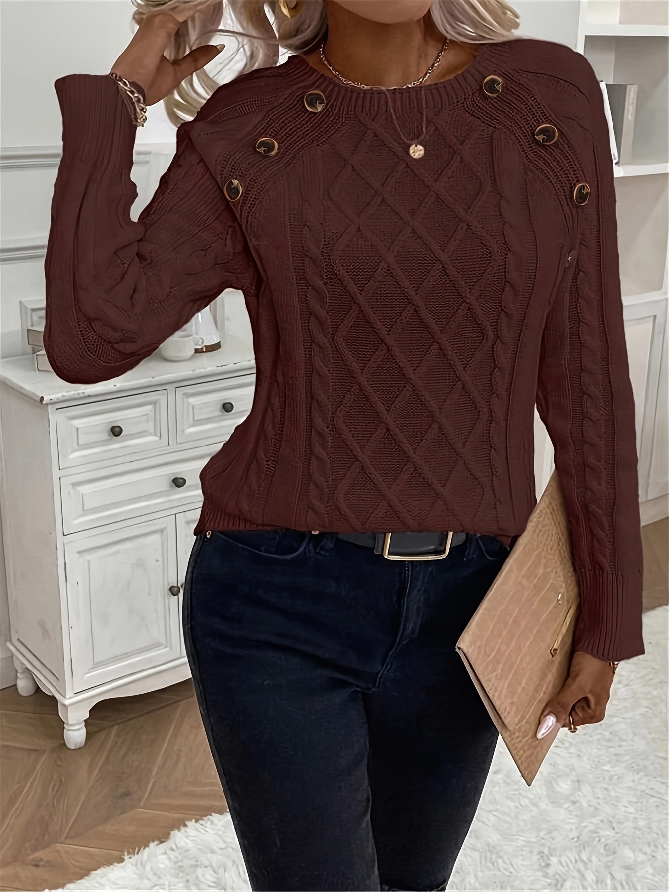 Evy | Classic Round Neck Cable Knit Sweater