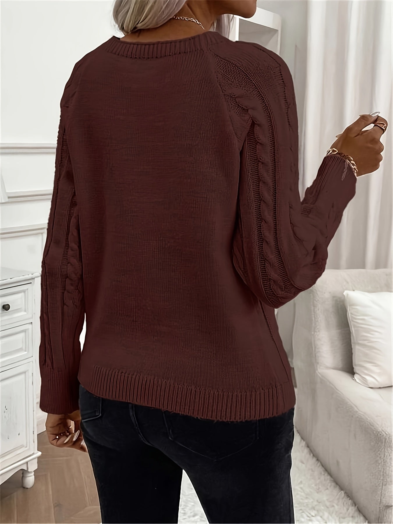 Evy | Classic Round Neck Cable Knit Sweater