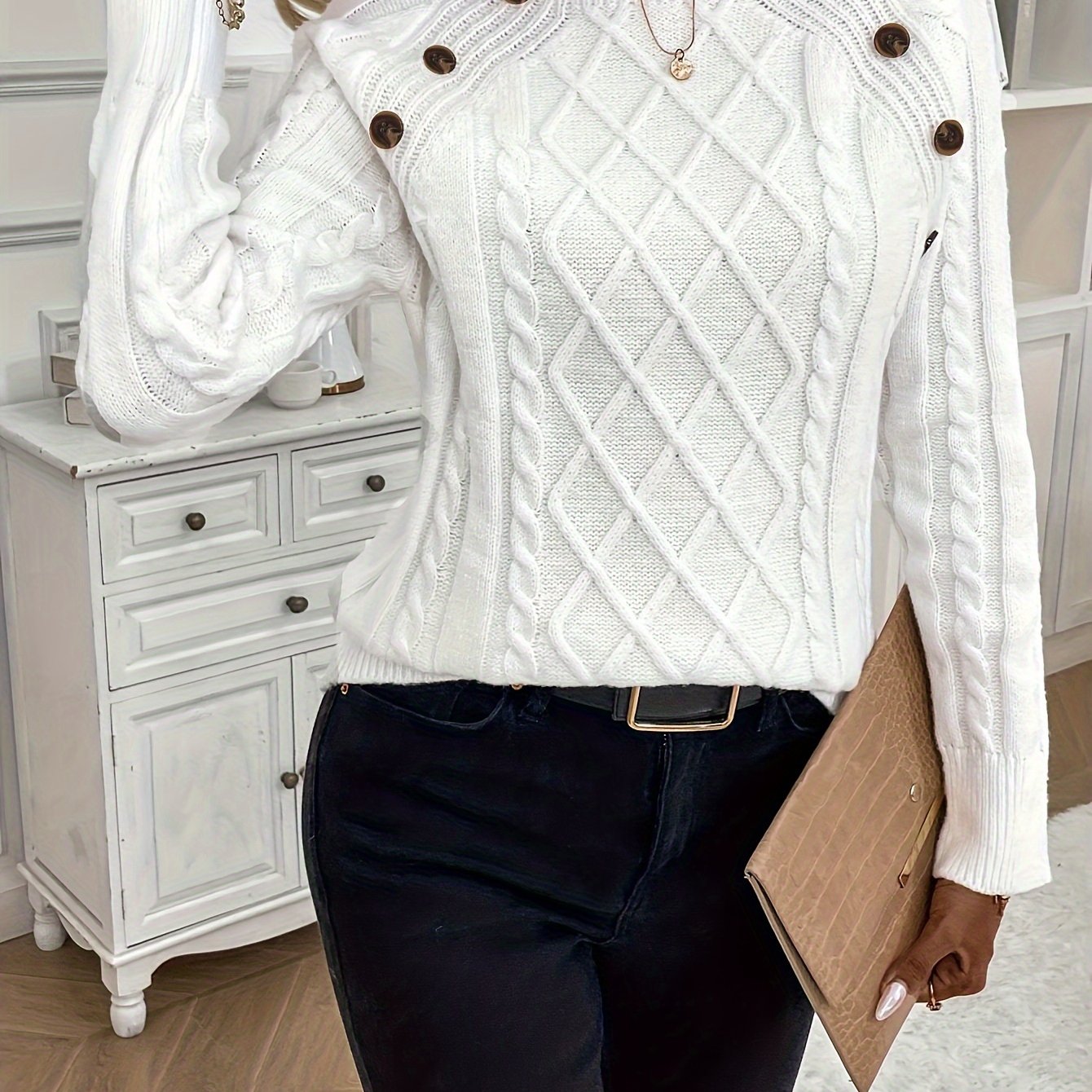 Evy | Classic Round Neck Cable Knit Sweater