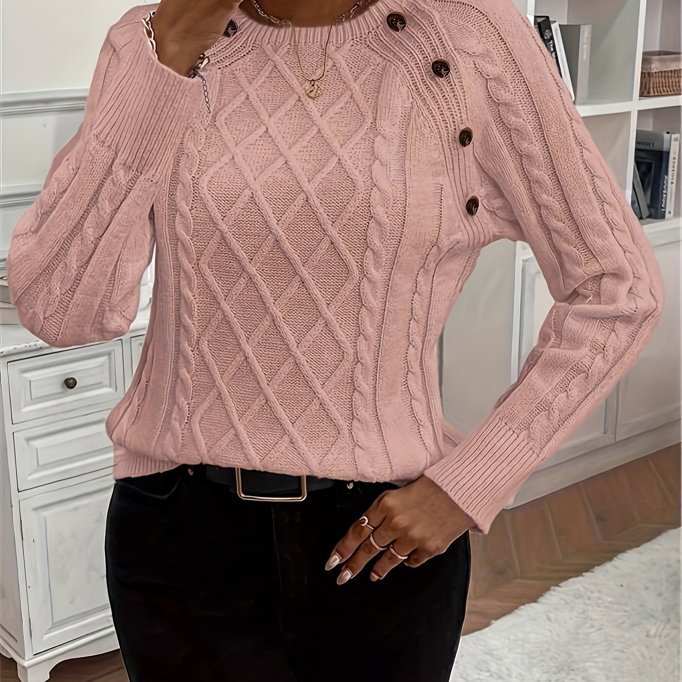 Evy | Classic Round Neck Cable Knit Sweater