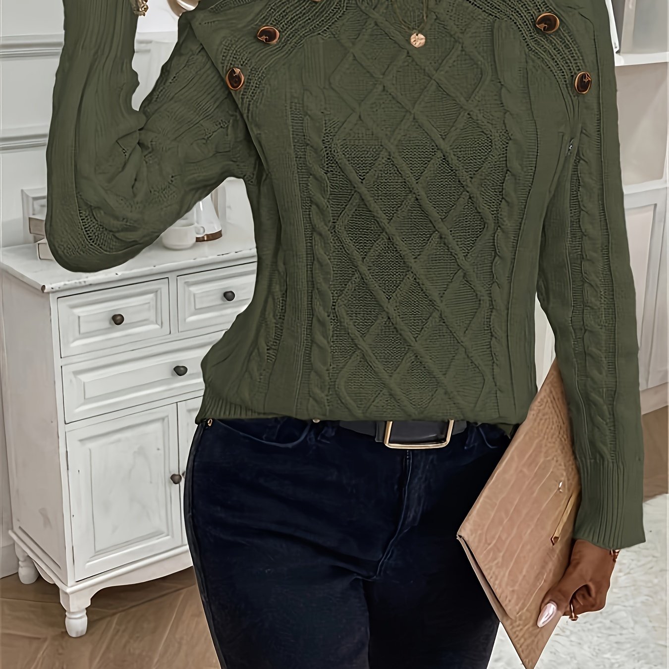 Evy | Classic Round Neck Cable Knit Sweater