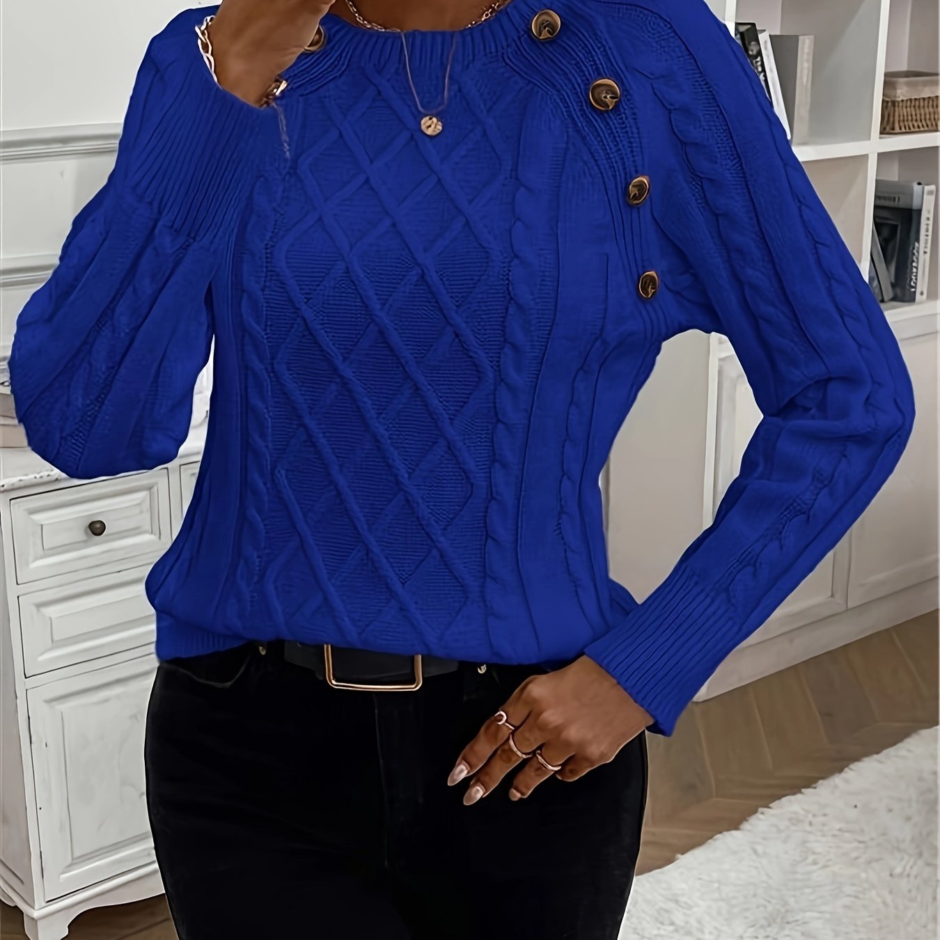Evy | Classic Round Neck Cable Knit Sweater