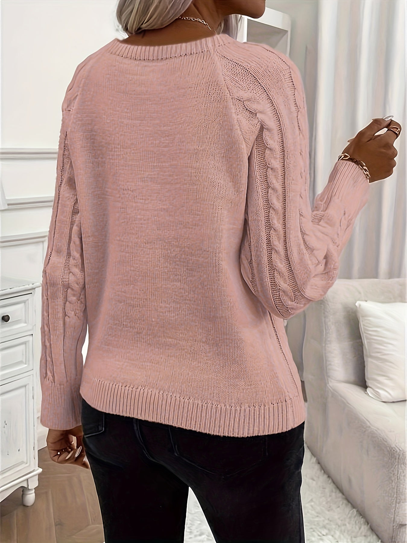 Evy | Classic Round Neck Cable Knit Sweater
