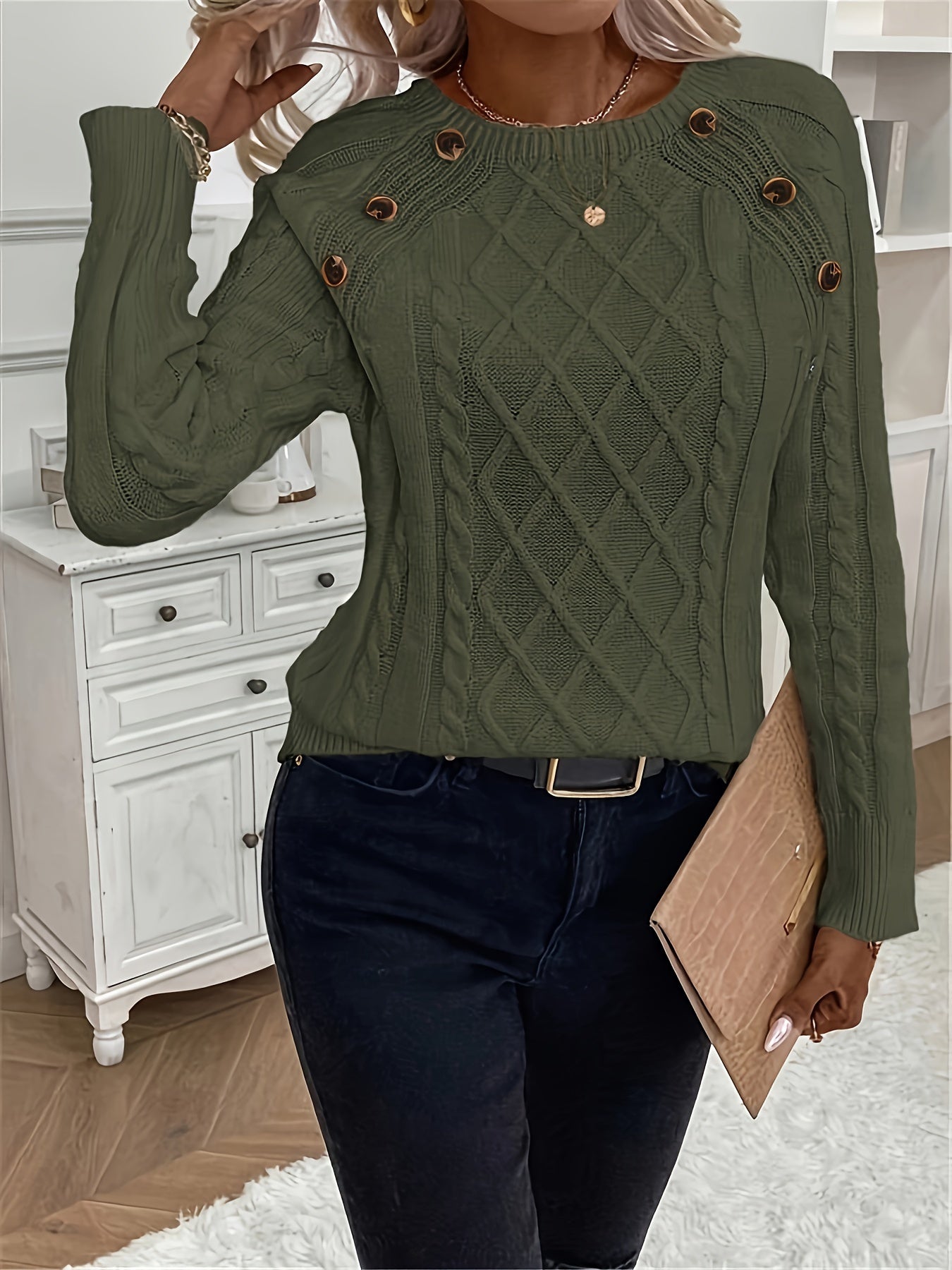 Evy | Classic Round Neck Cable Knit Sweater