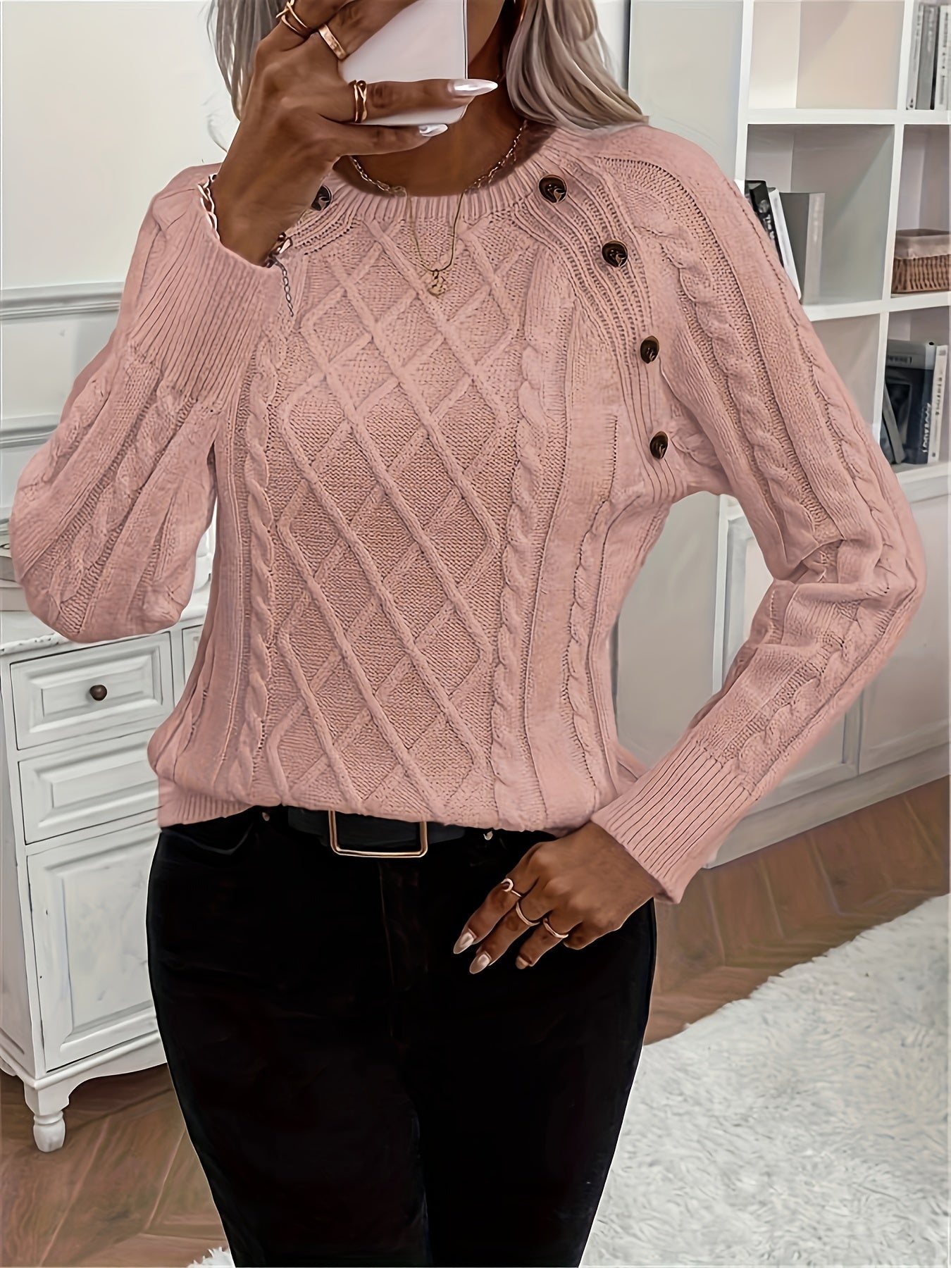 Evy | Classic Round Neck Cable Knit Sweater