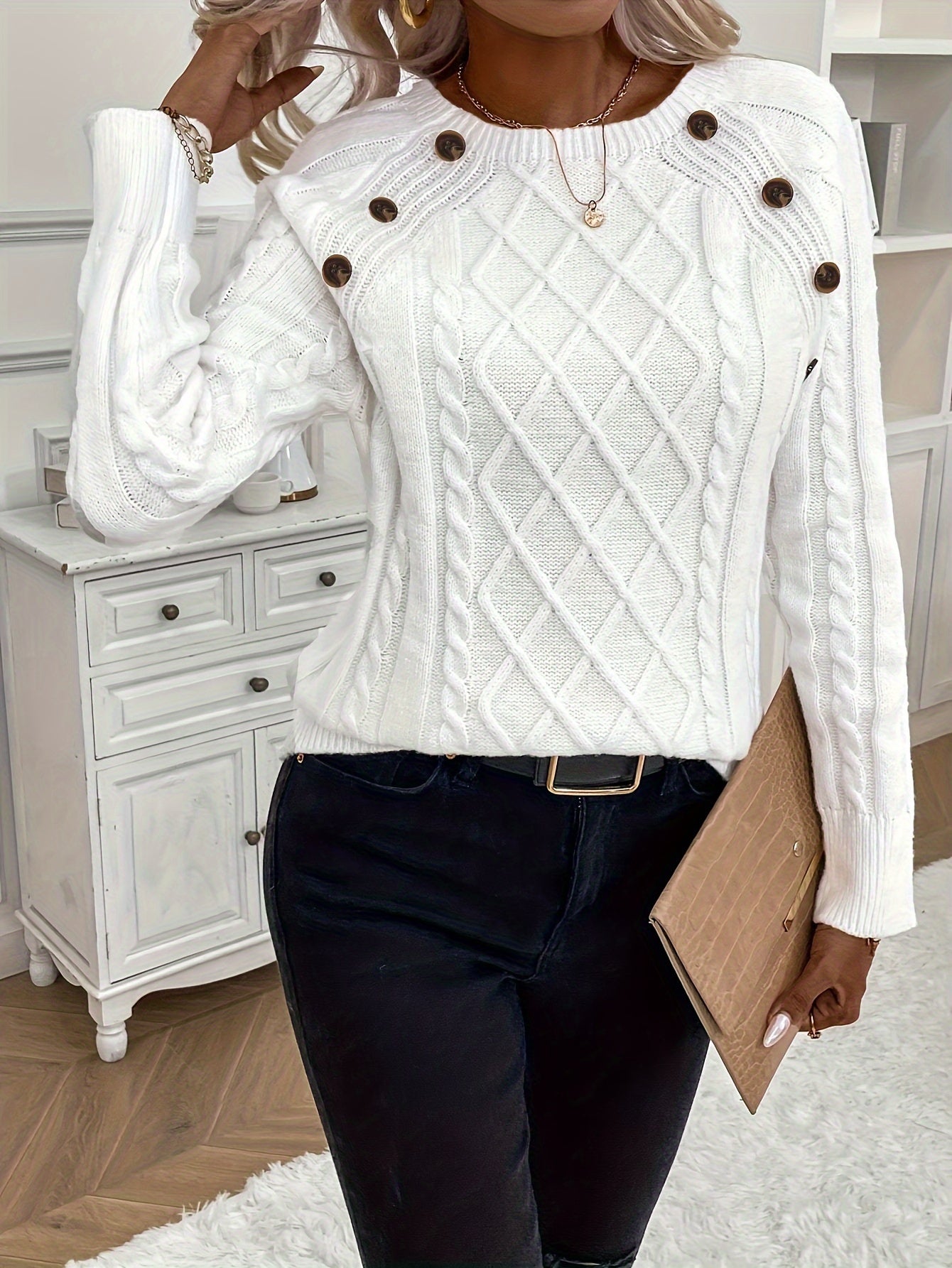 Evy | Classic Round Neck Cable Knit Sweater