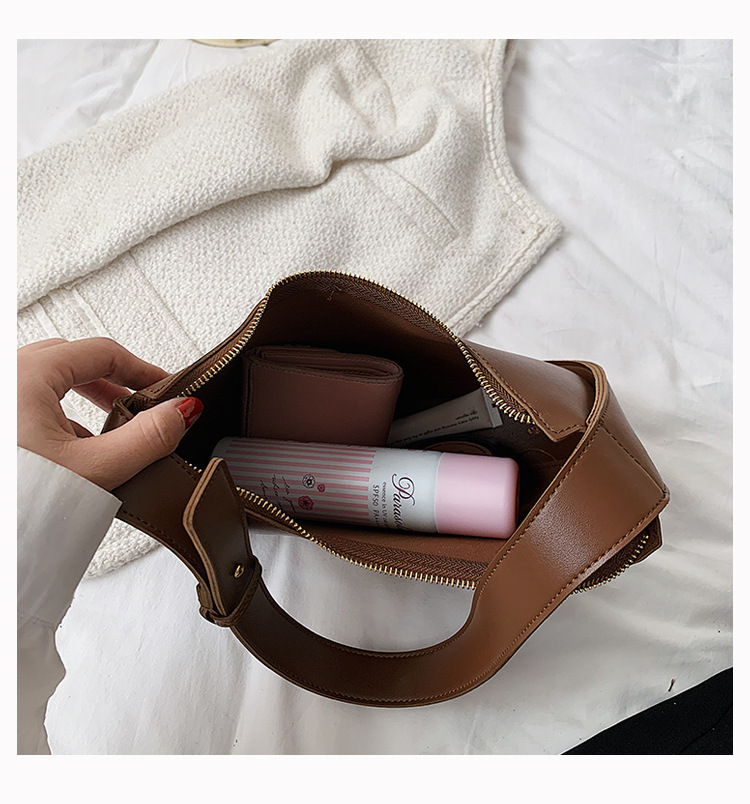 Sleek Minimalist Hobo Shoulder Bag