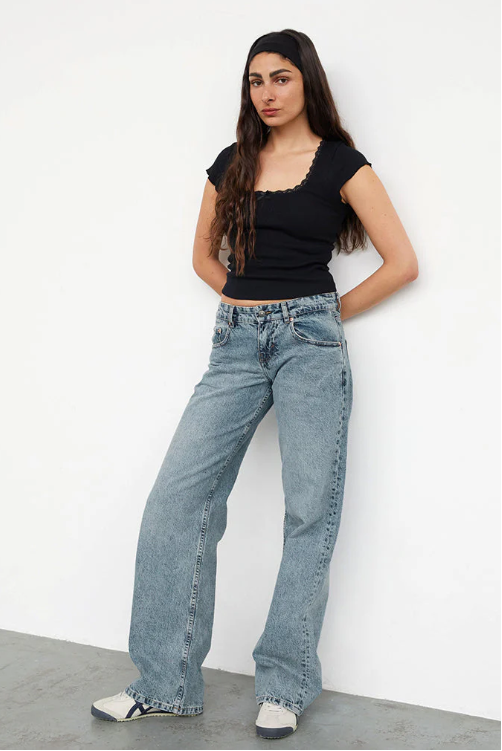 Lara | Stylish & Comfortable Low-Rise Stretch Denim Jeans
