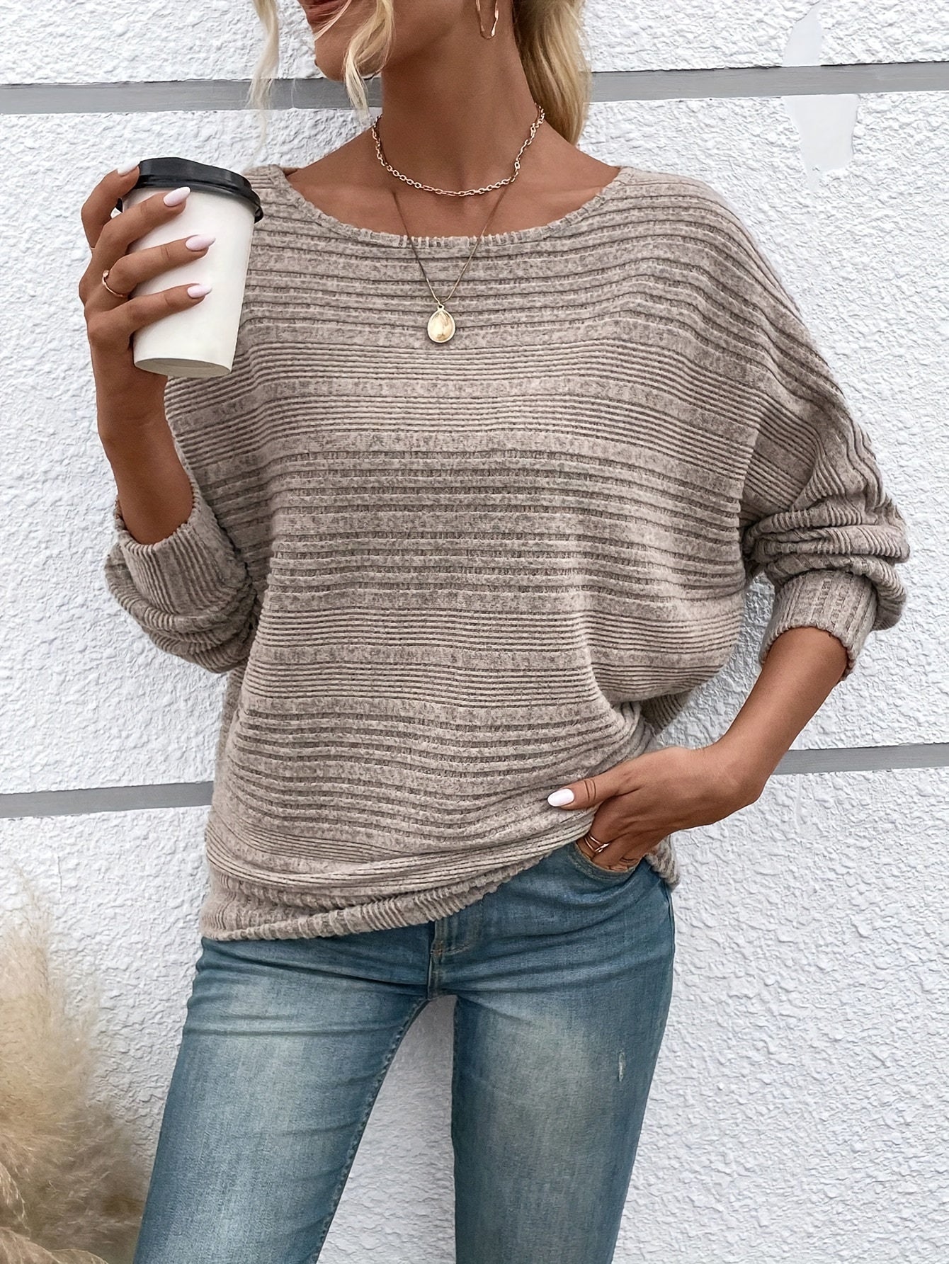 Sophie | Simple Casual Pullover with Round Neck and Flared Sleeves