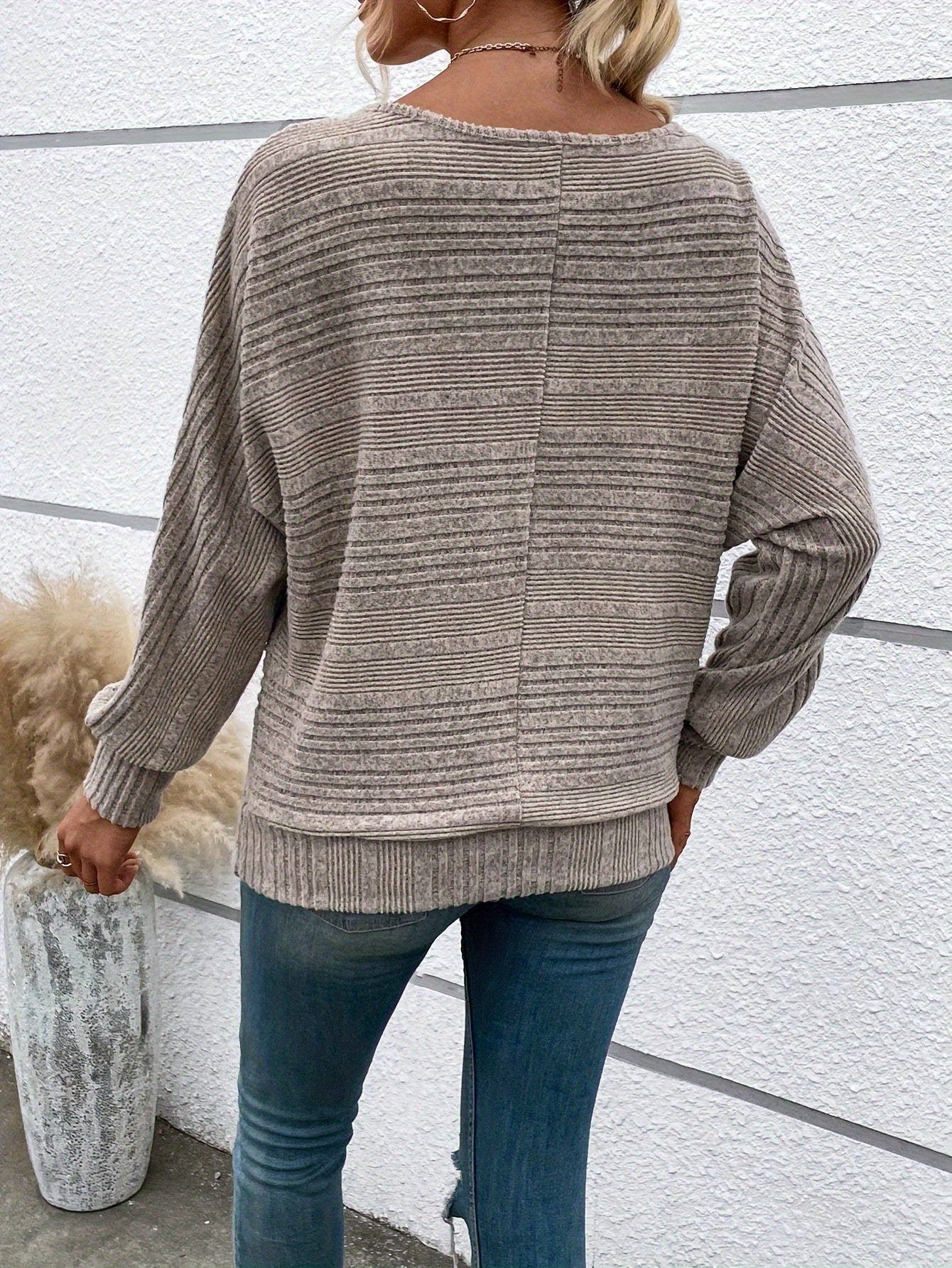 Sophie | Simple Casual Pullover with Round Neck and Flared Sleeves