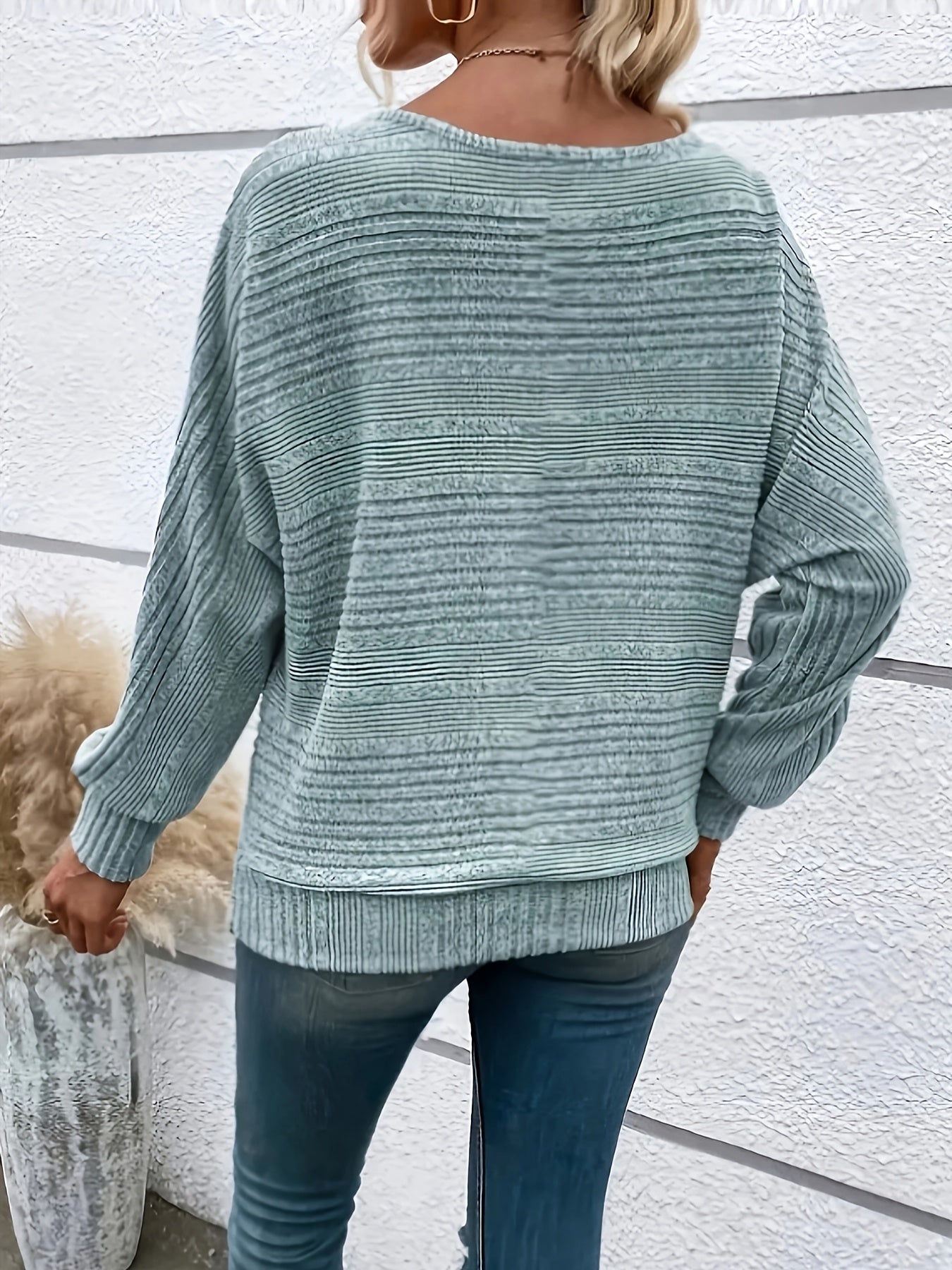 Sophie | Simple Casual Pullover with Round Neck and Flared Sleeves
