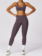 Chic Seamless Women's Sports Set with Tailored Fit