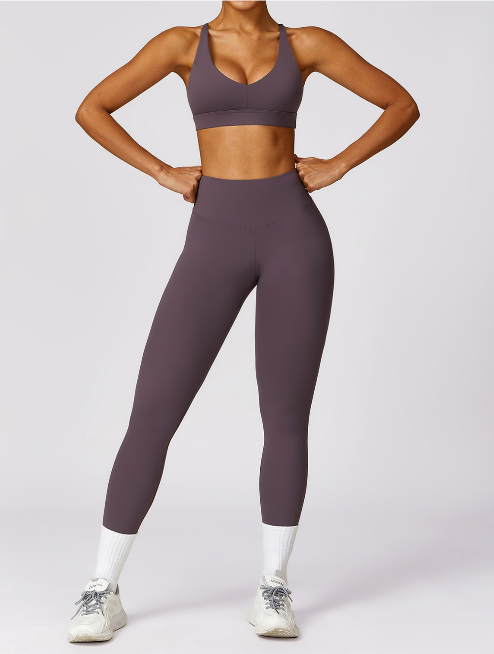 Chic Seamless Women's Sports Set with Tailored Fit