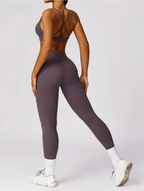 Chic Seamless Women's Sports Set with Tailored Fit