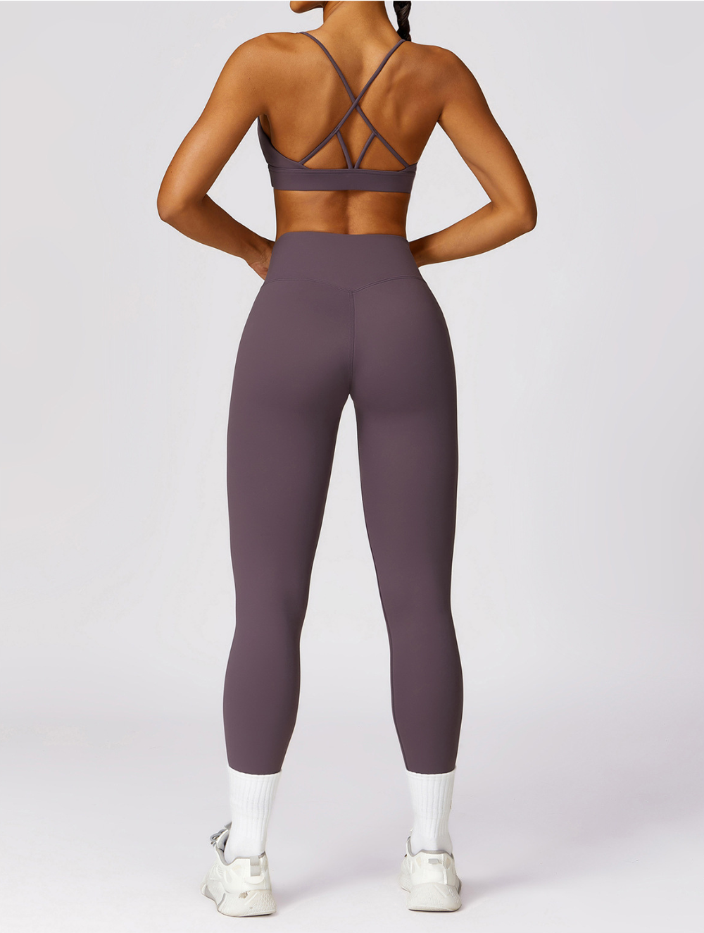 Chic Seamless Women's Sports Set with Tailored Fit