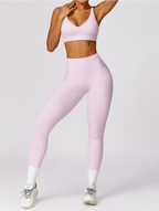 Chic Seamless Women's Sports Set with Tailored Fit