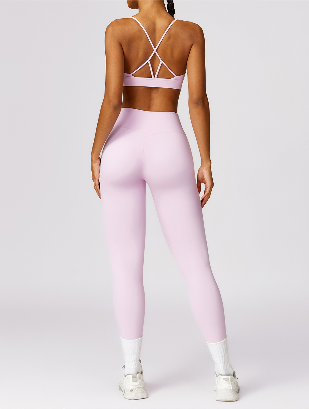 Chic Seamless Women's Sports Set with Tailored Fit