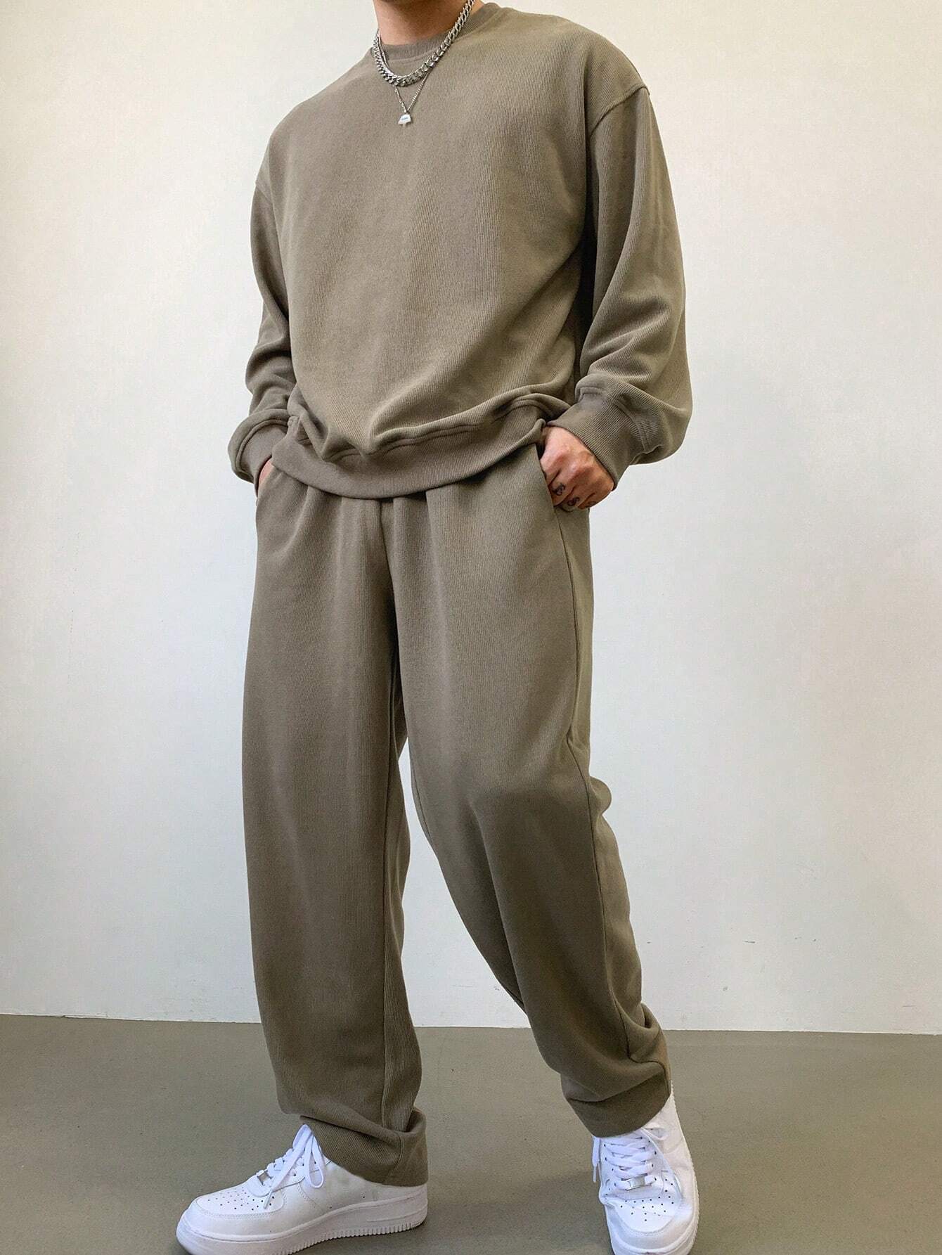 LIVAA Men's Tracksuit Ensemble | Sweatshirt & Pants