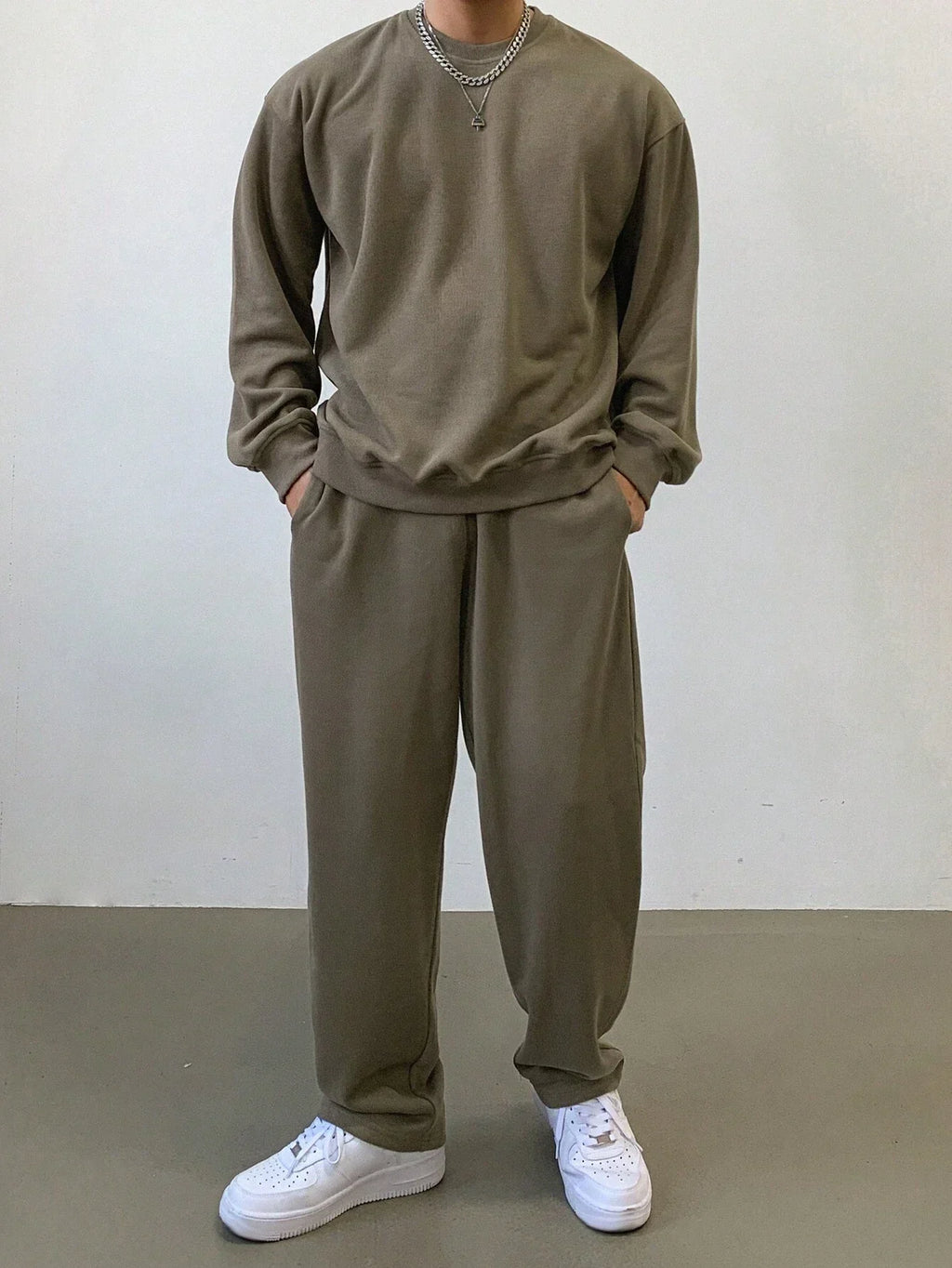 LIVAA Men's Tracksuit Ensemble | Sweatshirt & Pants