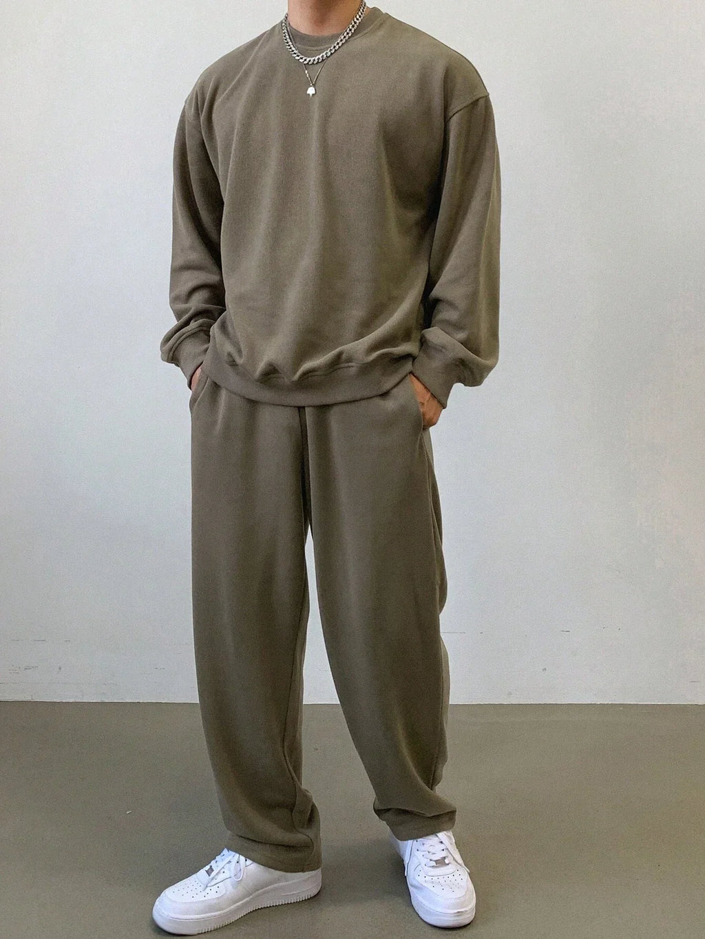LIVAA Men's Tracksuit Ensemble | Sweatshirt & Pants