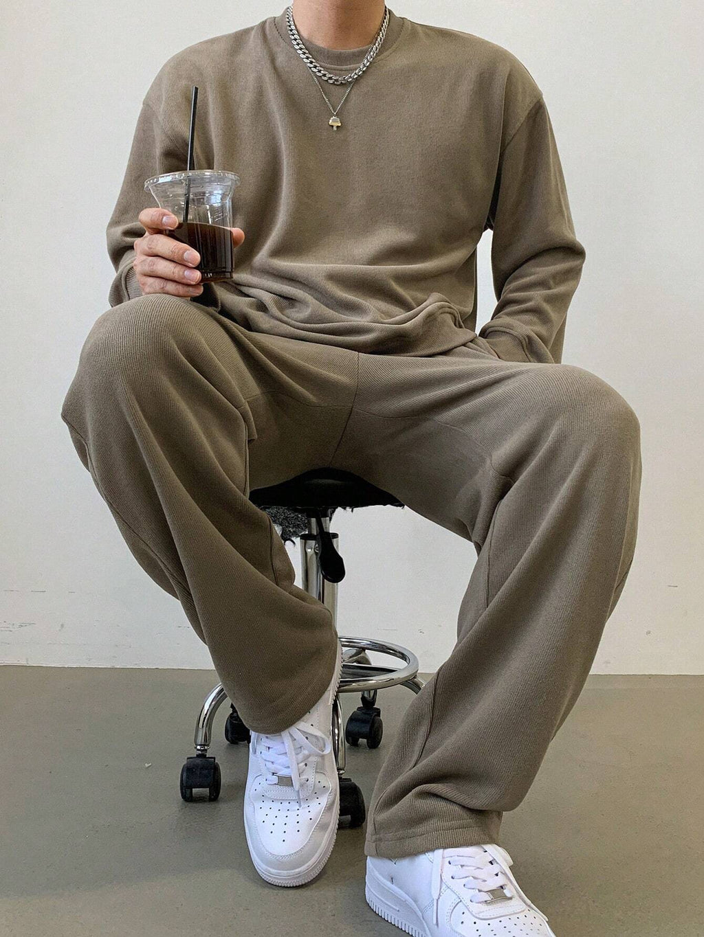LIVAA Men's Tracksuit Ensemble | Sweatshirt & Pants