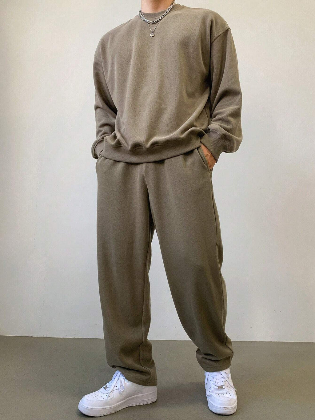 LIVAA Men's Tracksuit Ensemble | Sweatshirt & Pants