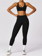Chic Seamless Women's Sports Set with Tailored Fit