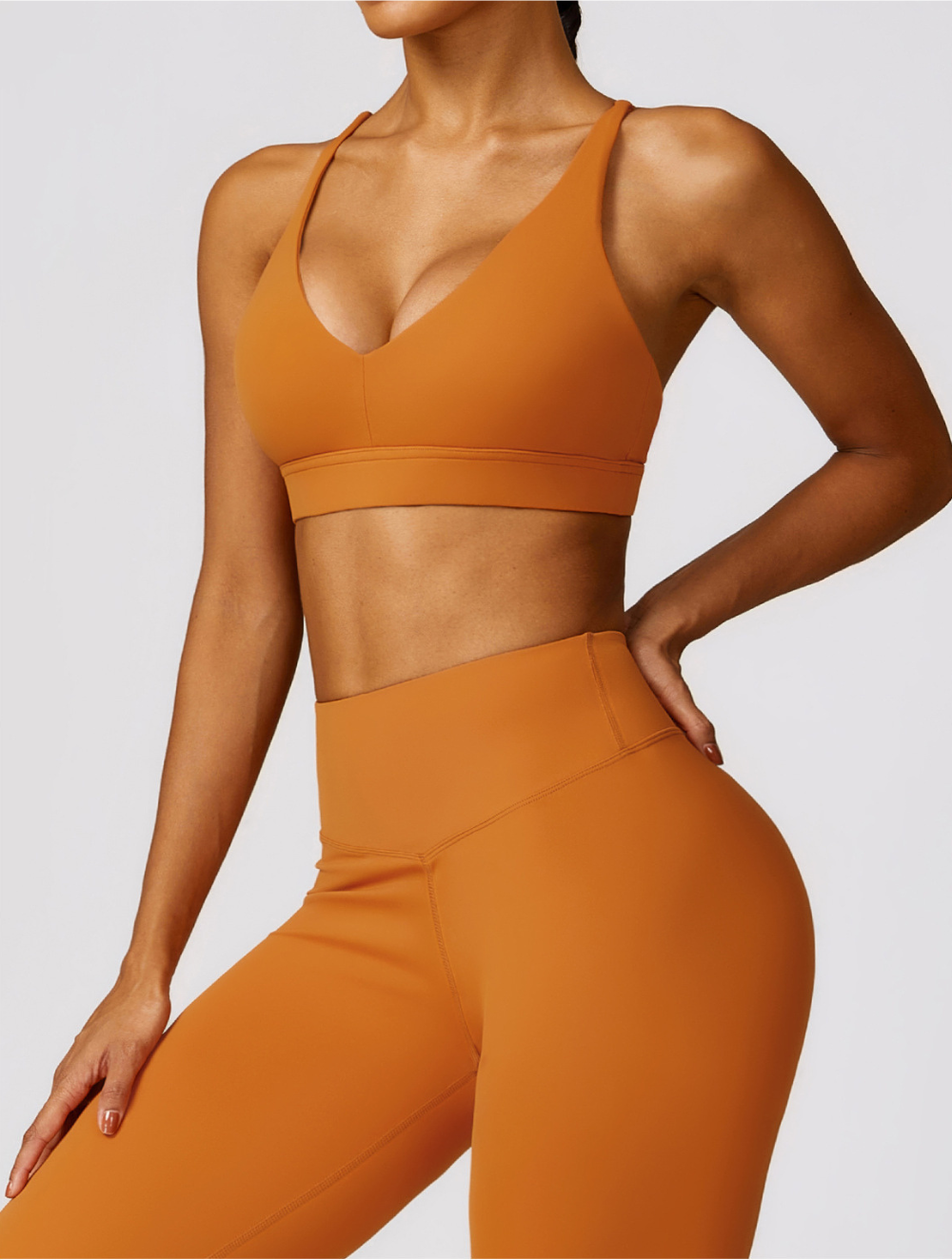 Chic Seamless Women's Sports Set with Tailored Fit