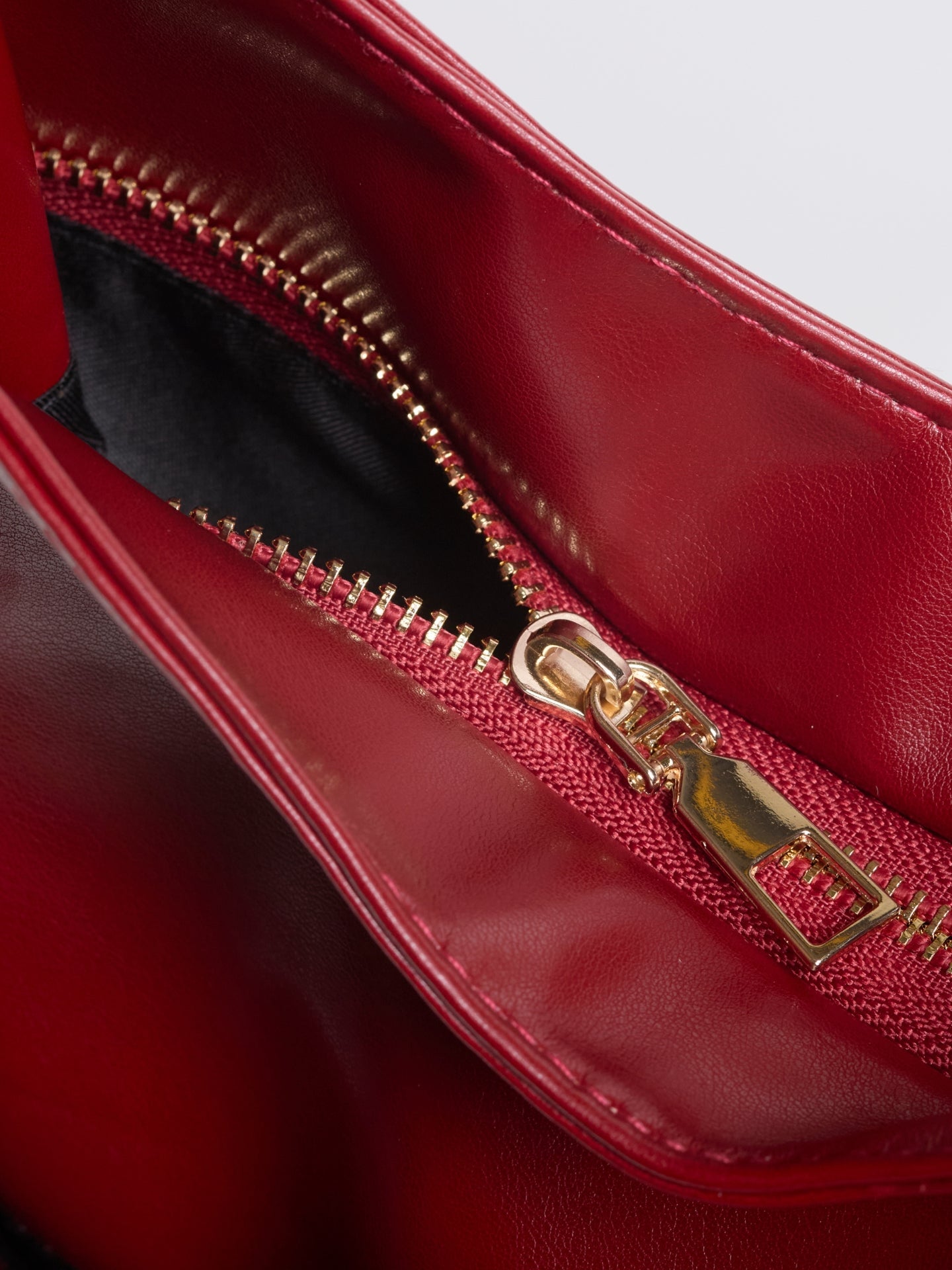 Simple Vegan Hobo Shoulder Bag - Empty Design