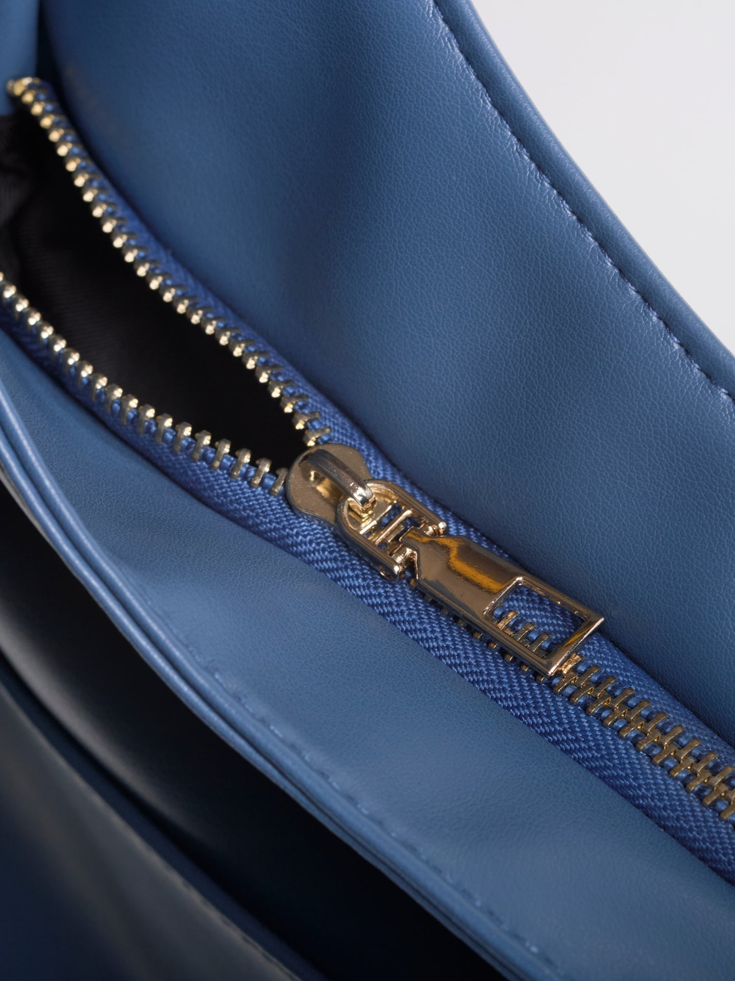Simple Vegan Hobo Shoulder Bag - Empty Design