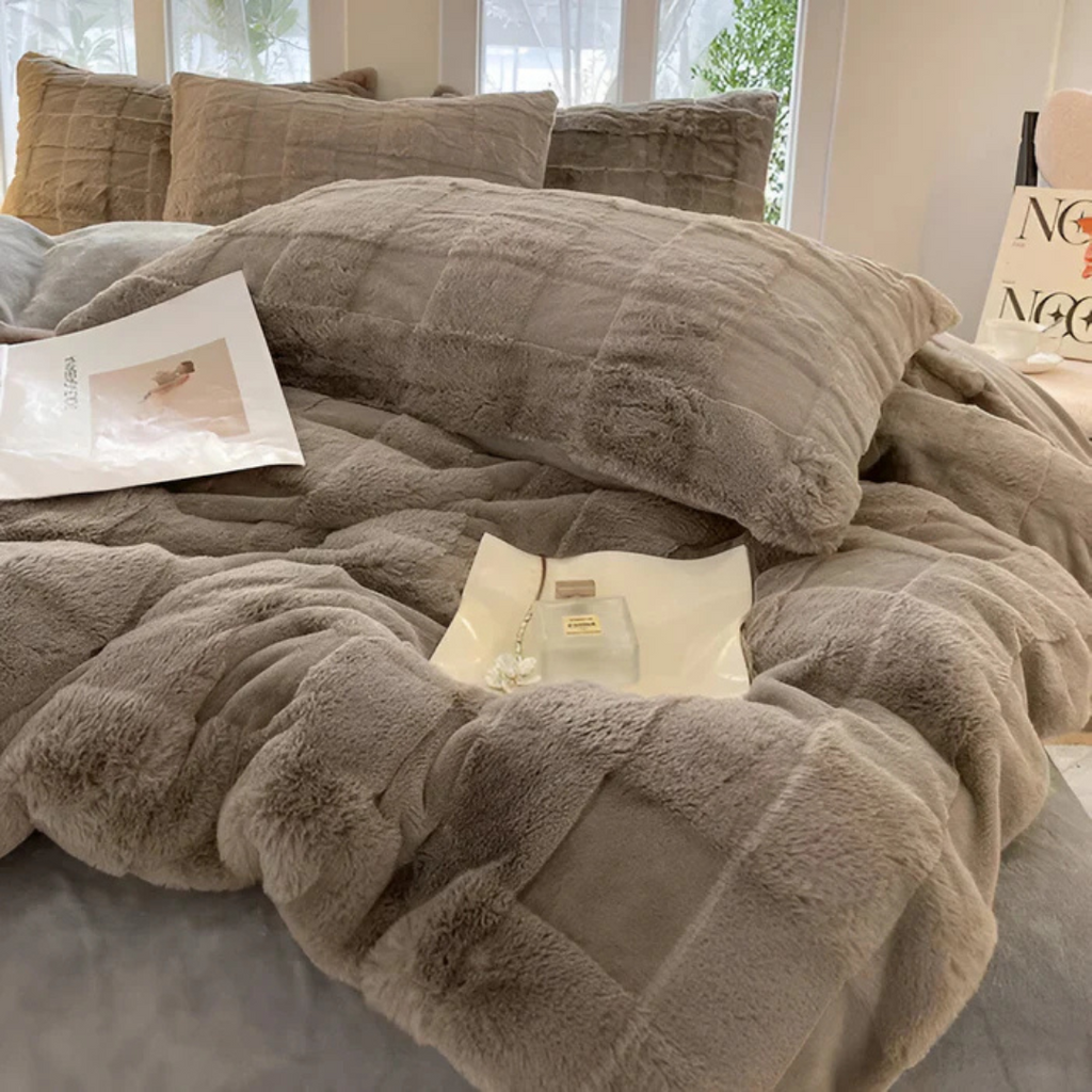 Cozi - Plush Faux Fur Luxury Throw Blanket